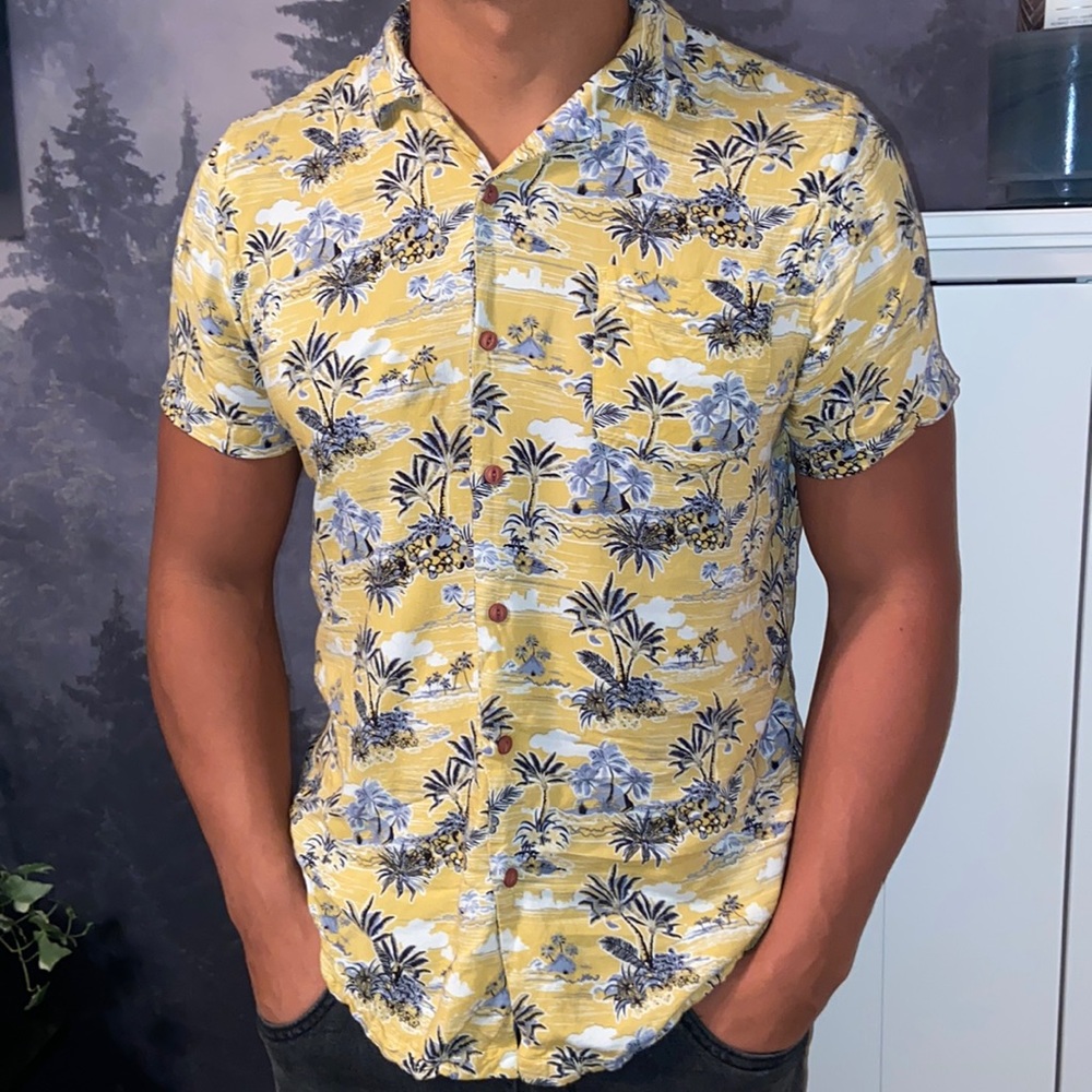 Mens Vacation Button Up Shirt M